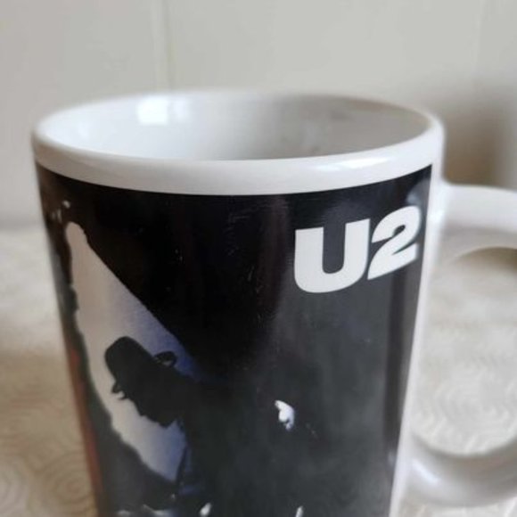 2009 Joshua's Tree and 2010 Rattle and Hum coffee mugs - Picture 2 of 10